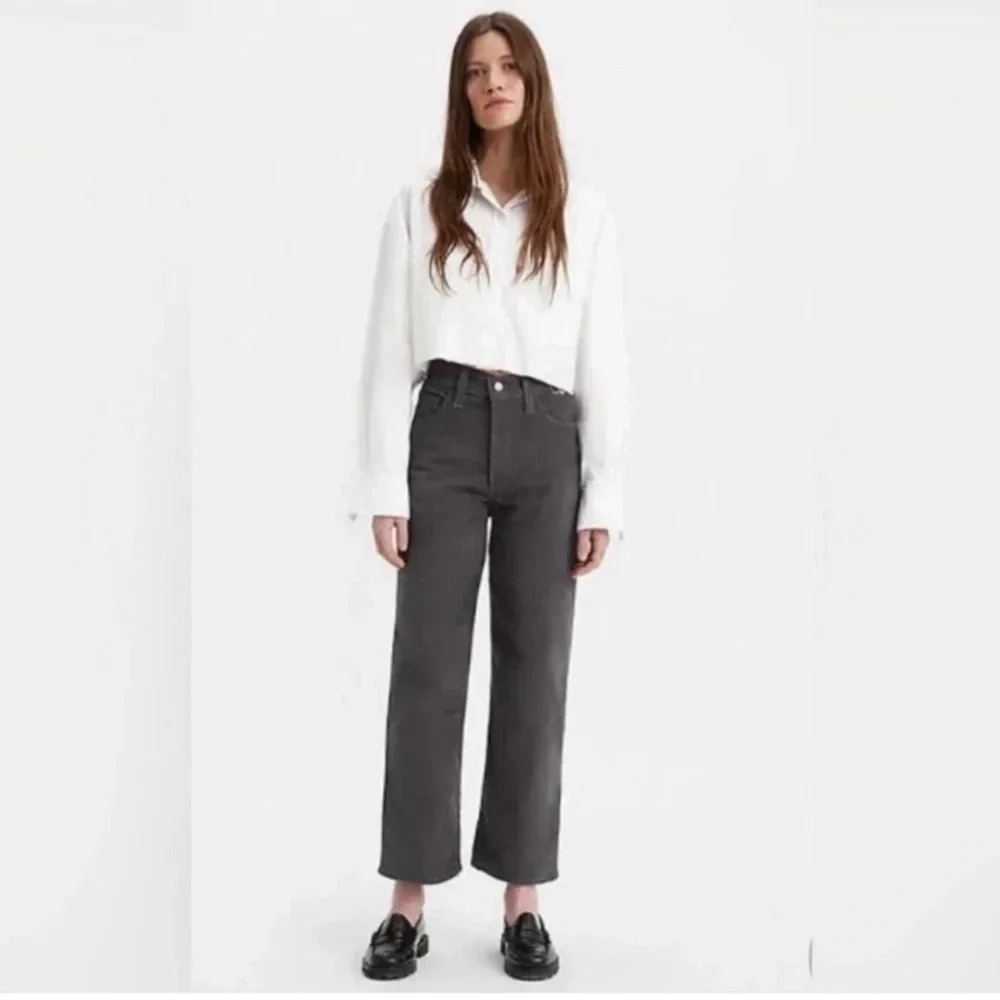Levi’s Women’s Ribcage Straight Ankle Corduroy Pants